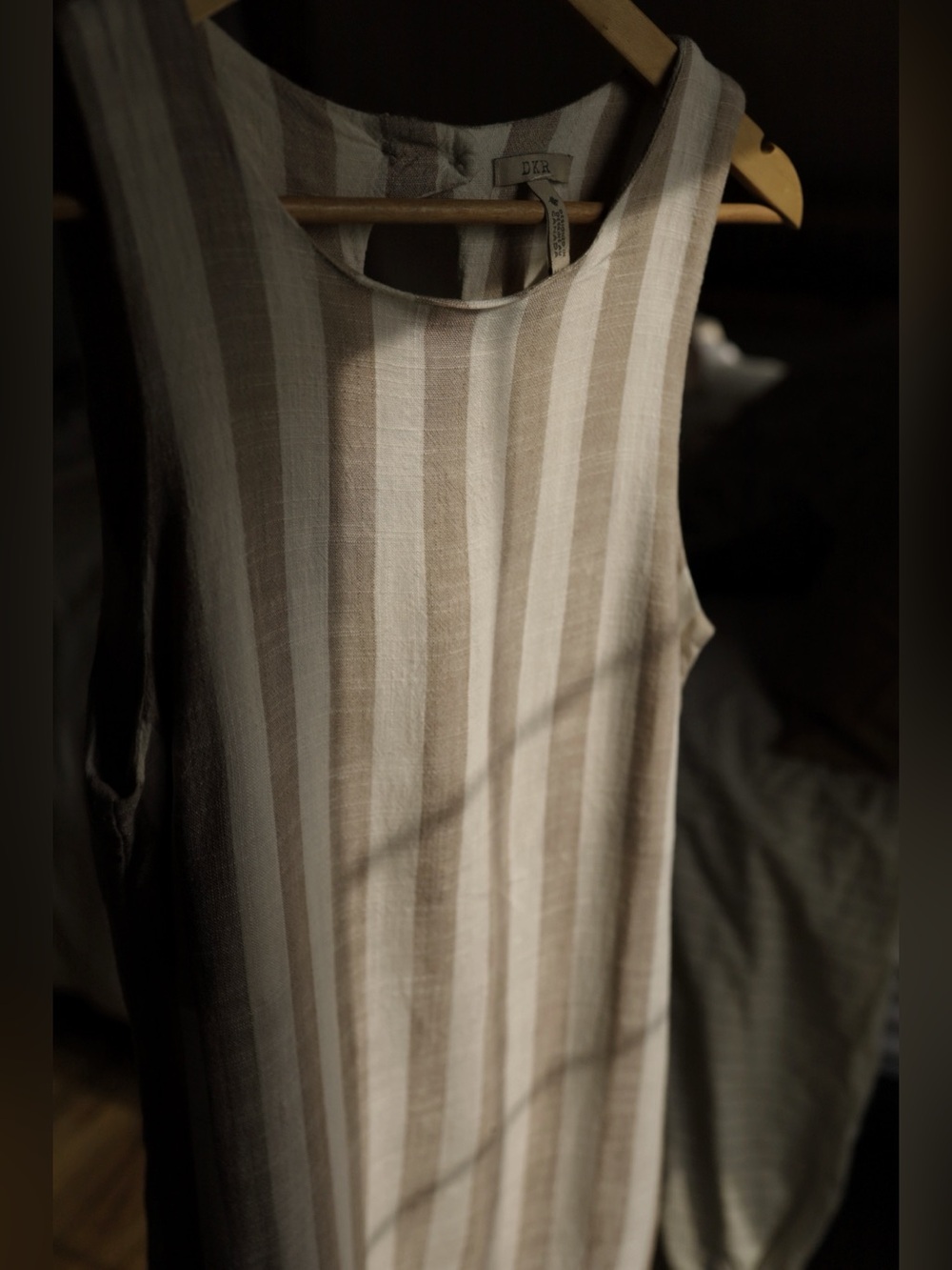 Sleeveless Beige & Cream Striped Midi Dress — Timeless Summer Style - Picture 4 of 8
